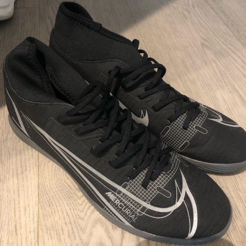 BRAND NEW Nike Runners